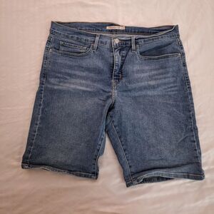 Levis Woman's Shaping Bermuda Shorts, Mid Rise, Light Wash, Size 33